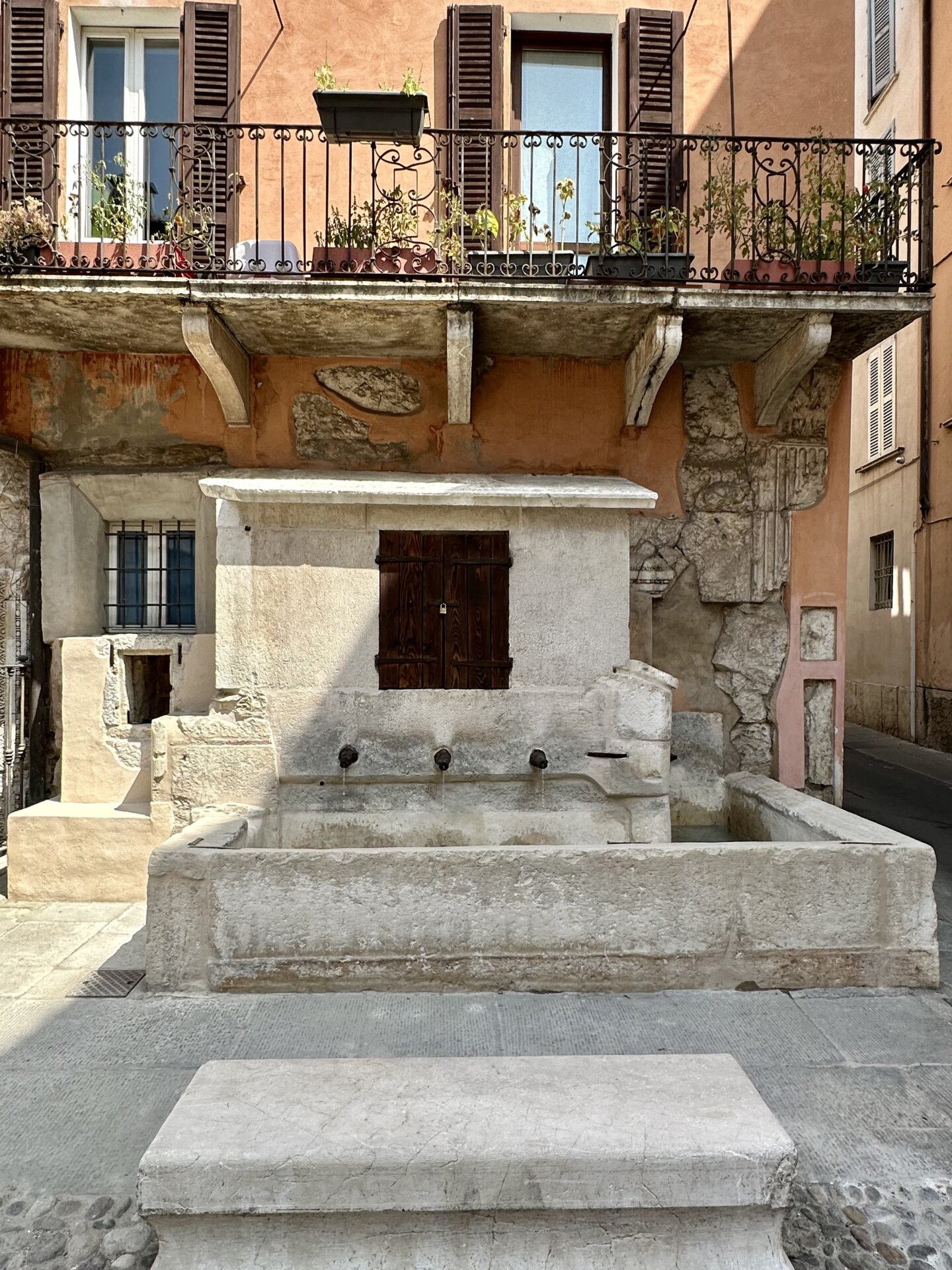 Fontana di piazzetta Labus, conclusi i lavori di restauro (3)