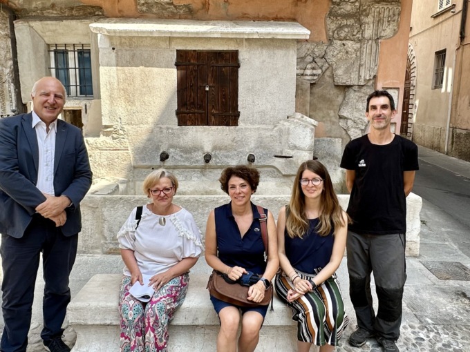 Fontana monumentale in piazzetta Giovanni Labus: terminati i lavori