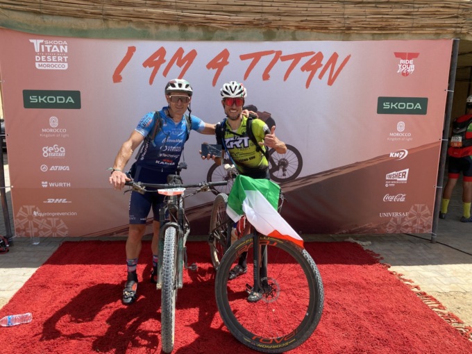 L’impresa titanica di due bresciani in mountain-bike nel deserto