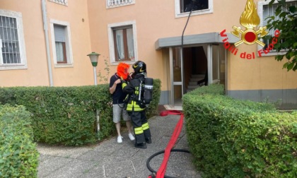 Incendio in un appartamento a Brescia, paura in mattinata