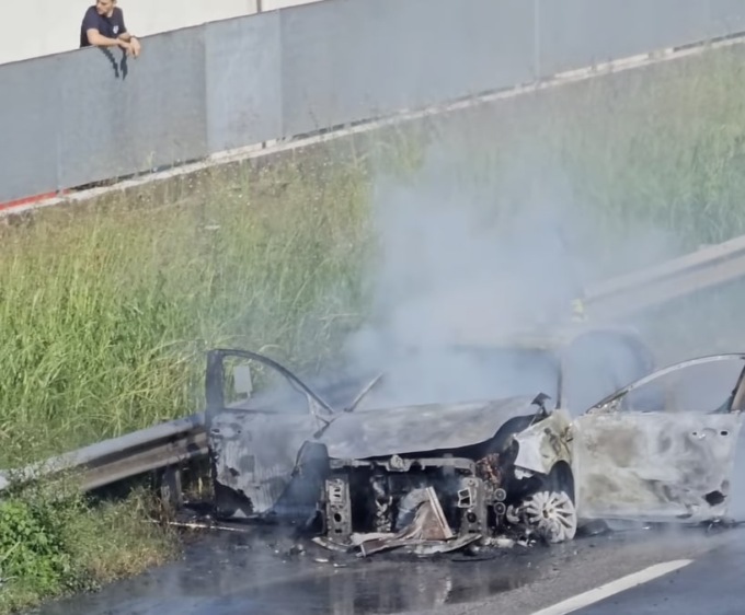 Rodengo Saiano: a fuoco un’auto sulla provinciale