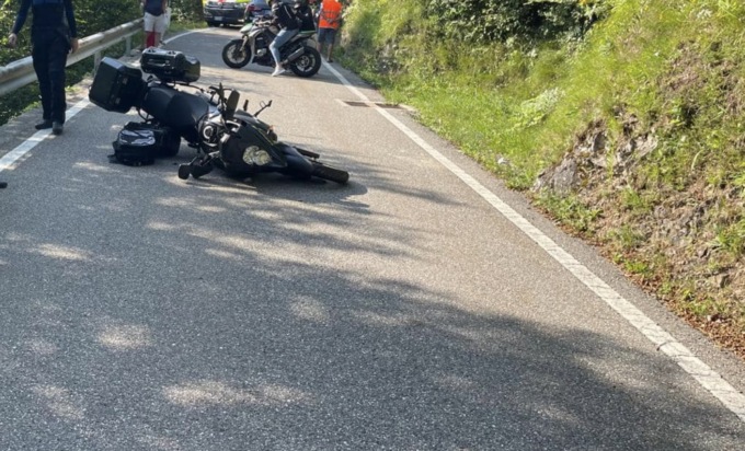 Scontro auto moto a Capovalle: un ferito