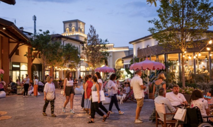 Al Franciacorta Village è tempo di saldi e shopping sotto le stelle con le Summer Nights