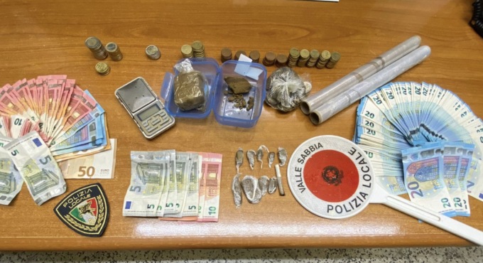 Spacciava al parco: in manette un 33enne