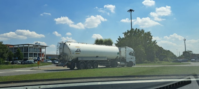 Tir in panne in prossimità del casello autostradale di Palazzolo: ripercussioni sul traffico