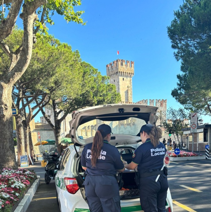 Usa carte di credito non sue: nei guai una signora di mezza età