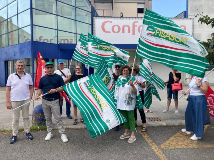 Vertenza Conforama: dipendenti in sciopero per l’intera giornata di oggi