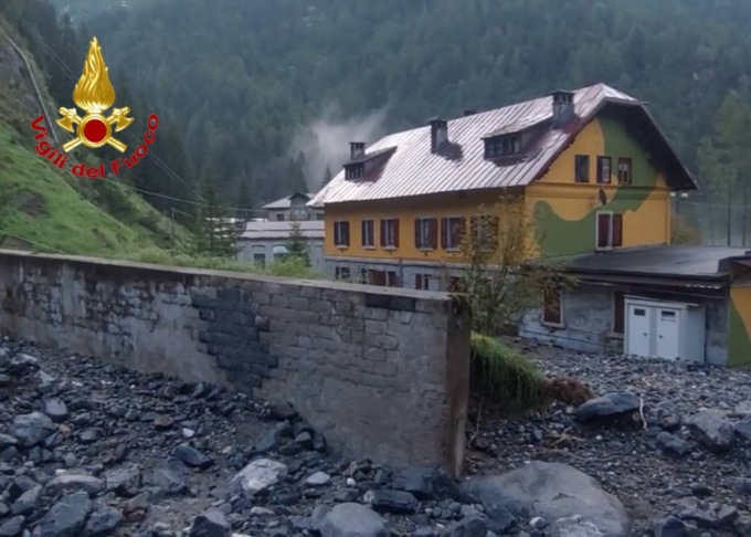 Maltempo: esonda il Caffaro, violenti temporali a Breno e Bagolino