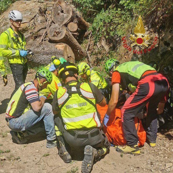 Ciclista ferito sulla ciclabile “Carolingia”: pompieri e Soccorso Alpino in azione