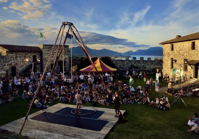 Lonato in festival: ultima serata in Rocca tra acrobazie aeree, clownerie e musica