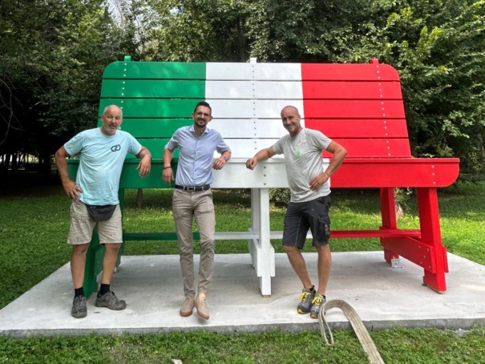 Anche la Bassa ora ha la sua panchina gigante