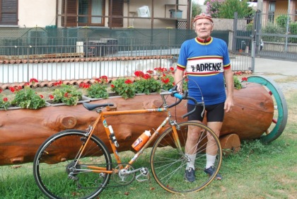 Per l’85esimo compleanno Paolino Parzani scala due passi alpini