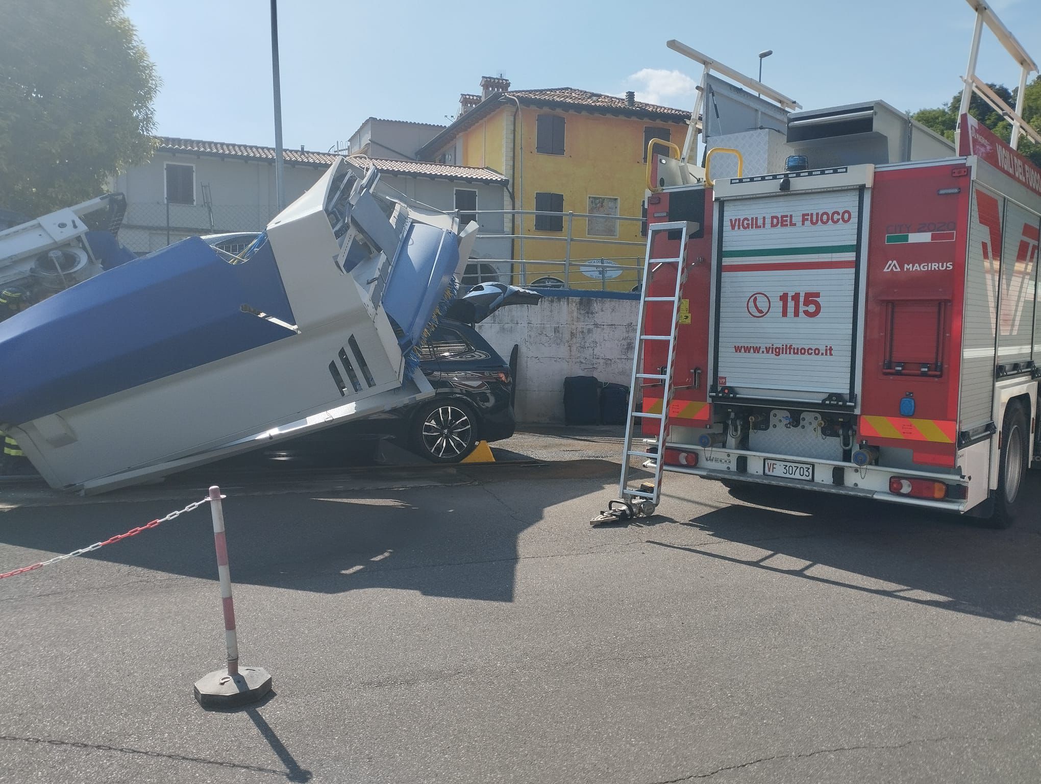 Auto urta Salò