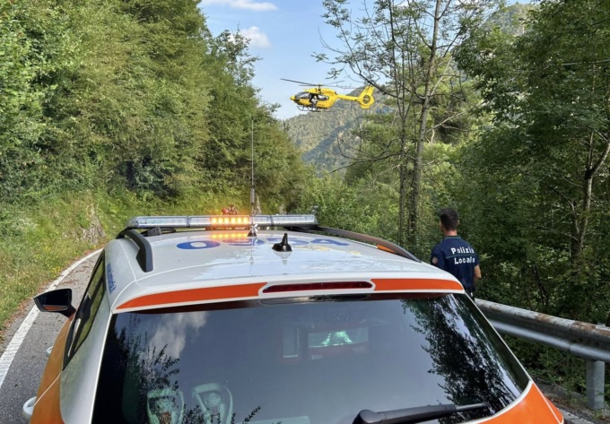 Capovalle, perde il controllo della moto e finisce a terra: paura per un 20enne