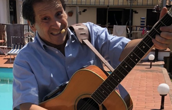 Festival dei Sosia a Rezzato al via: protagonista quello ufficiale di Gianni Morandi