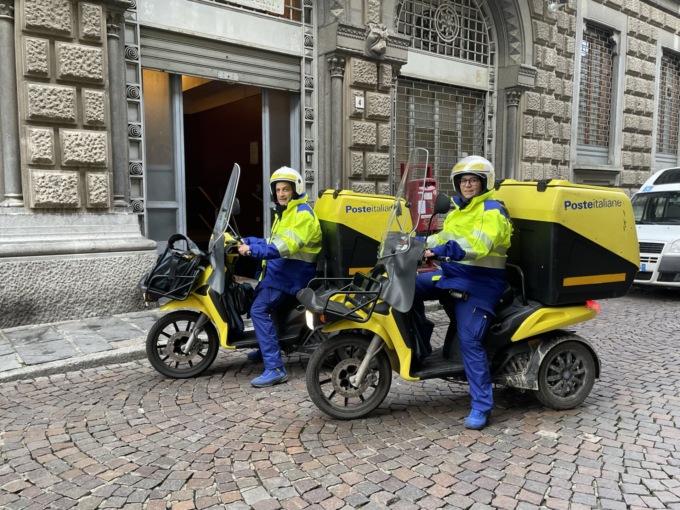 La flotta di Poste Italiane viaggerà con i biocarburanti di Enilive