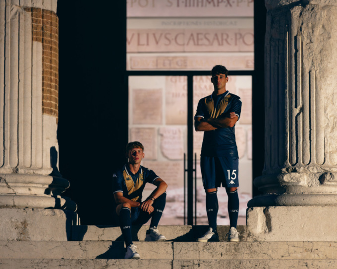 Brescia Calcio: la nuova maglia è ispirata alla Vittoria Alata