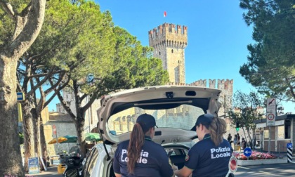 Furto in spiaggia a Sirmione, nei guai una coppia