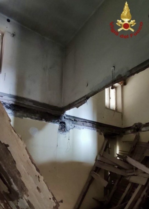 Paura in centro storico a Brescia, crollo in una palazzina