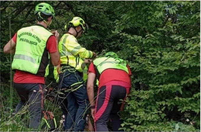 Malore sul sentiero, allarme in Valtrompia
