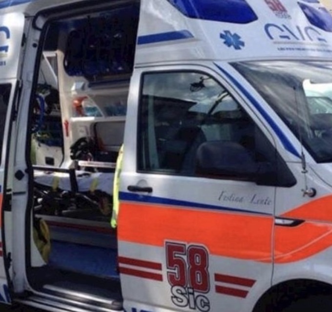 Salò: turista vede un uomo per terra e allerta i soccorsi, 58enne trasportato agli Spedali Civili