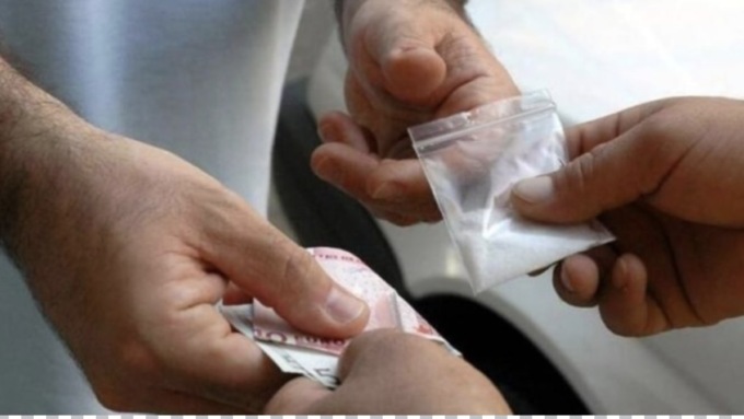 Spaccio: scattano le manette per tre italiani