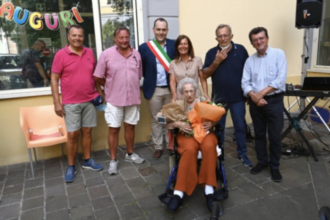 Super compleanno per la signora Celestina che ha spento 107 candeline