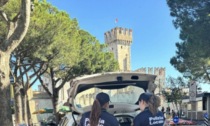 Urta con l'auto un ciclista e se ne va: scattano denuncia e ritiro della patente