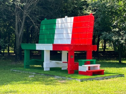 La panchina tricolore gigante alla memoria