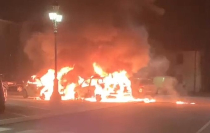 Diedero alle fiamme un’auto a Manerbio: arrestati un uomo e una donna