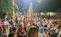 Iseo, pienone e spettacolo per i fuochi d'artificio sul lago