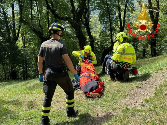 Precipita da un albero, 78enne soccorso a Villa Carcina