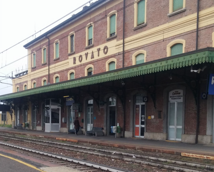 Intossicato dallo spray al peperoncino sul treno: soccorso a Rovato