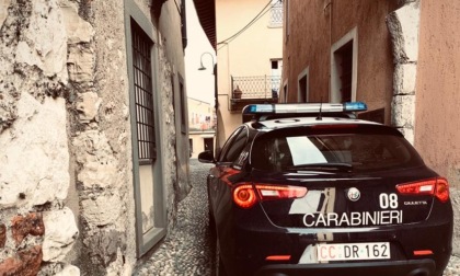 Spacciava nel parcheggio di un supermercato  a Iseo, 45enne sorpreso con 15 dosi di cocaina