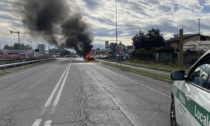 A fuoco un' auto a Rezzato: forti ripercussioni sul traffico