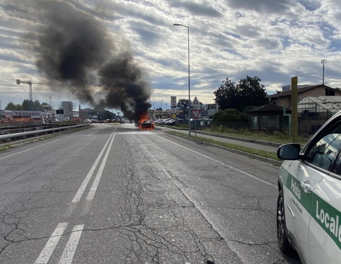 A fuoco un’ auto a Rezzato: forti ripercussioni sul traffico