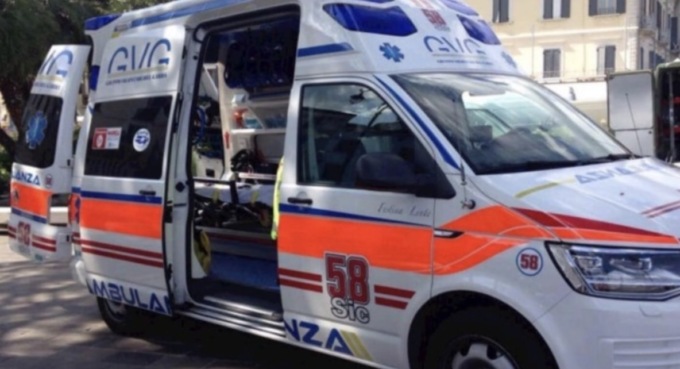 Accusa un malore e cade dalla bicicletta, turista soccorsa a Sirmione