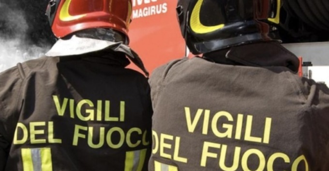 Ancora fiamme in via Montello a Brescia, sul posto i Vigili del Fuoco