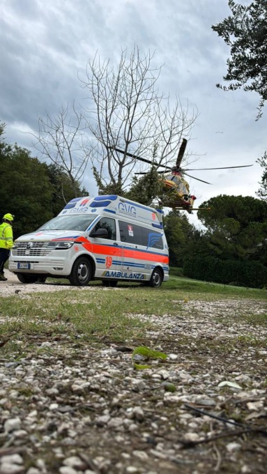 Brutta caduta in bicicletta a Manerba del Garda, arriva l’elisoccorso per una turista