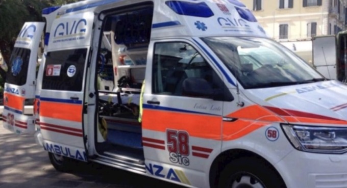 Brutta caduta in motorino a Salò, paura per una donna di cinquant’anni