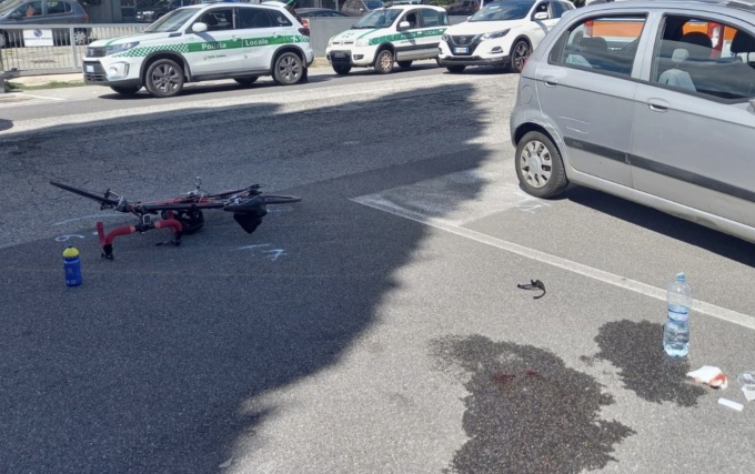 Gavardo, ciclista travolto da un’auto davanti all’ospedale