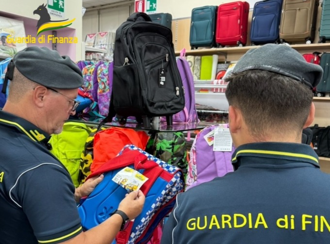 Articoli scolastici non a norma: maxi sequestro della Guardia di Finanza