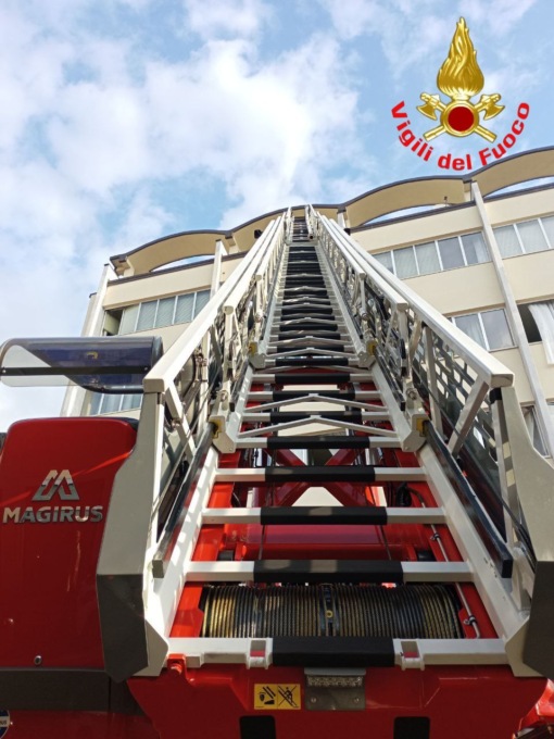 Incendio in via Montello: salgono a 21 le persone evacuate