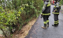 Maltempo sul Garda: cede il manto stradale vicino a due case