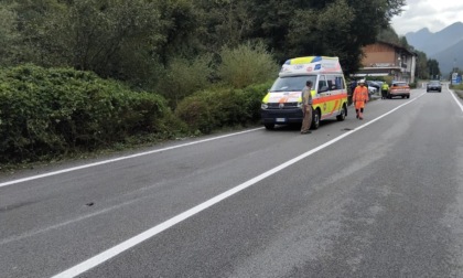 Esce di strada e finisce nella scarpata, rallentamenti sulla SpBs237 a Vestone