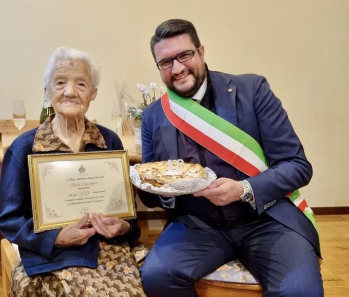 103 anni, compleanno speciale per la signora Rosi