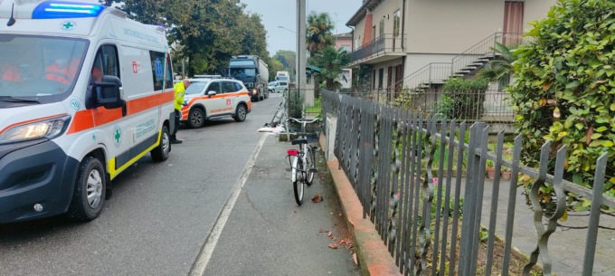 17enne perde il controllo del motorino e finisce fuori strada: arriva l’elisoccorso