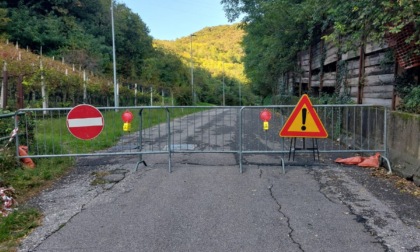 Rischio frana: chiuso un tratto di via Castello ad Adro