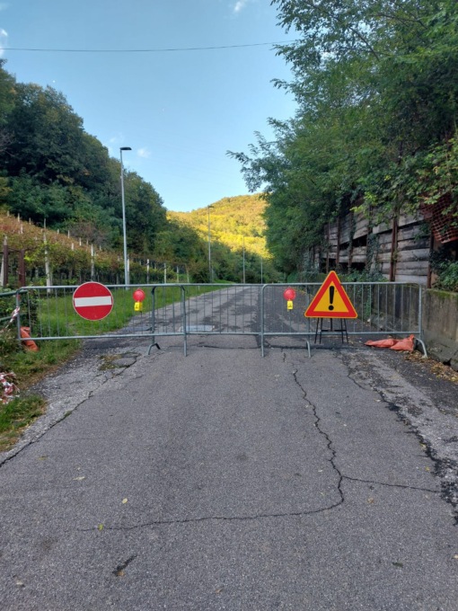 Rischio frana: chiuso un tratto di via Castello ad Adro