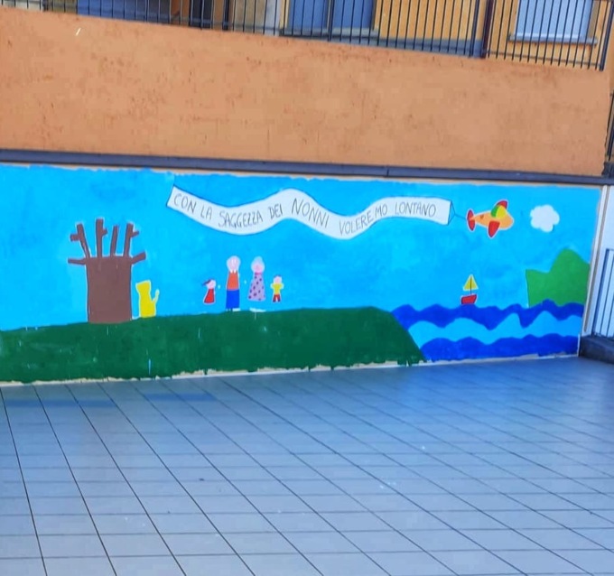 Un murales dedicato ai nonni al centro sociale di Manerba